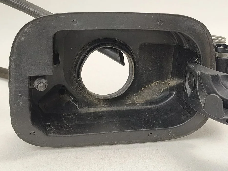 Klapka wlewu paliwa diesel wlew czarny 197 mercedes cls w218 2010–20 – zdjęcie 3