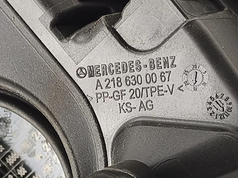 Klapka wlewu paliwa diesel wlew czarny 197 mercedes cls w218 2010–20 – zdjęcie 6