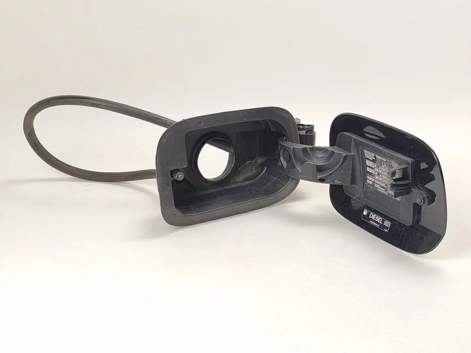 Klapka wlewu paliwa diesel wlew czarny 197 mercedes cls w218 2010–20
