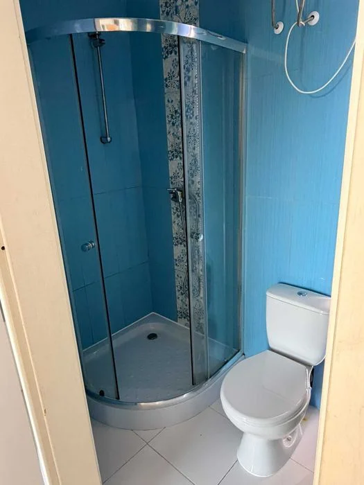 Pokoje/kwatery pracownicze z łazienkami i aneksami kuchennymi. – zdjęcie 3