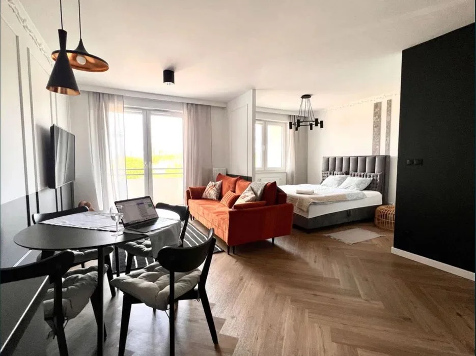 Romantyczny apartament z jacuzzi i dużym łóżkiem we Wrocławiu M35 – zdjęcie 8