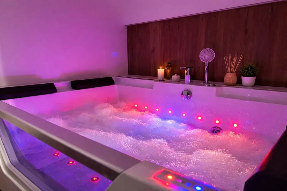 Romantyczny apartament z jacuzzi i dużym łóżkiem we Wrocławiu M35
