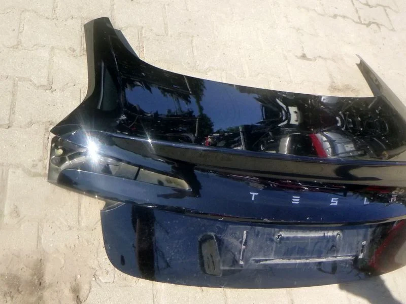Tesla 3 Klapa Tył – zdjęcie 5