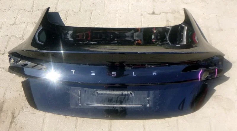 Tesla 3 Klapa Tył