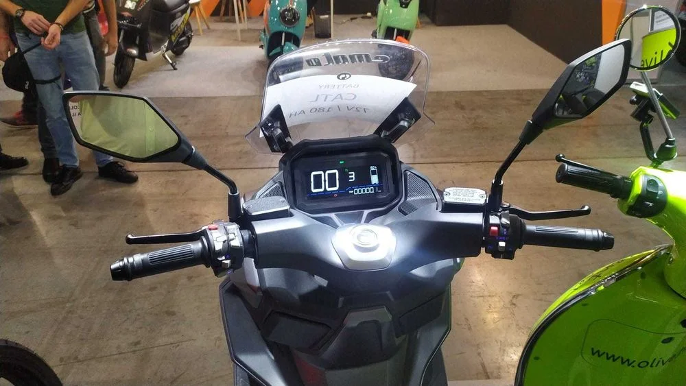 Skuter elektryczny Efun Lion 11 kW, 72V 175Ah 130 km/h, 250 km zasięgu – zdjęcie 8