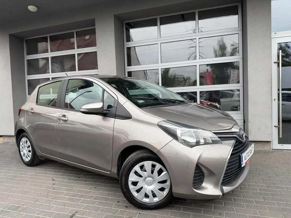 Toyota Yaris salon Polska, czujniki parkowania