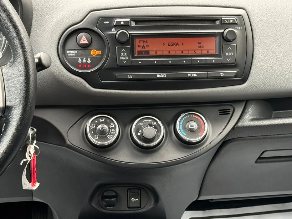 Toyota Yaris salon Polska, czujniki parkowania – zdjęcie 7