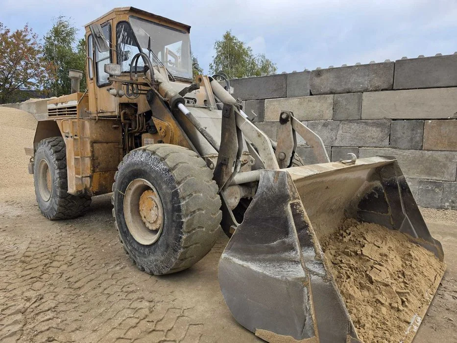 pakiet trzech ładowarek CASE 921b, HSW ł34 plus naczepa nova trail – zdjęcie 5