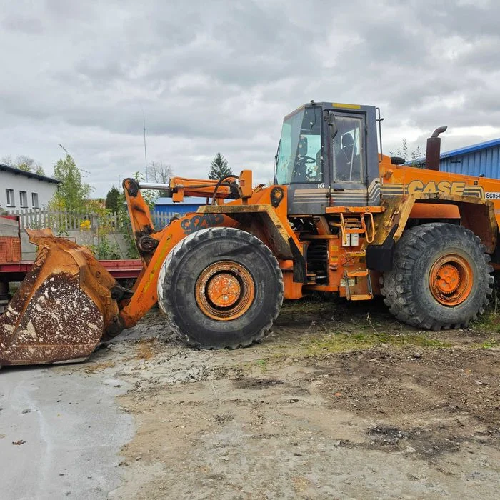 pakiet trzech ładowarek CASE 921b, HSW ł34 plus naczepa nova trail