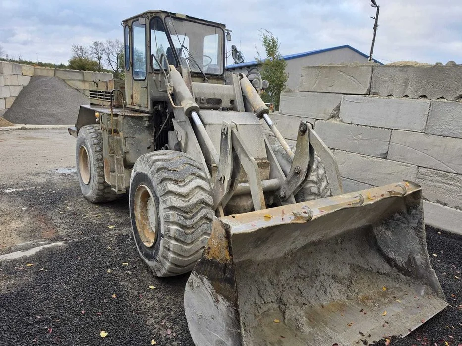 pakiet trzech ładowarek CASE 921b, HSW ł34 plus naczepa nova trail – zdjęcie 3