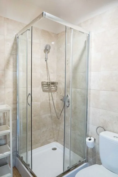 Noclegi dla Firm Hostel хостел Tanie Kwatery Pracownicze – Faktura Vat – WIFI – Parking – Domki 2-4 osobowe – Domek E – zdjęcie 8