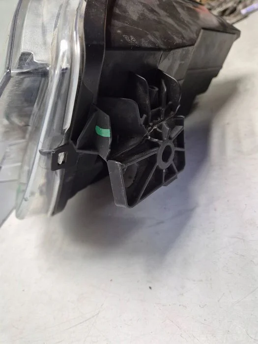 Uszkodzona Lampa Opel Combo E 9816825480 Reflektor Prawa Strona – zdjęcie 8