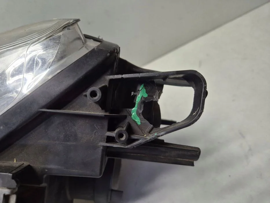 Uszkodzona Lampa Opel Combo E 9816825480 Reflektor Prawa Strona – zdjęcie 7