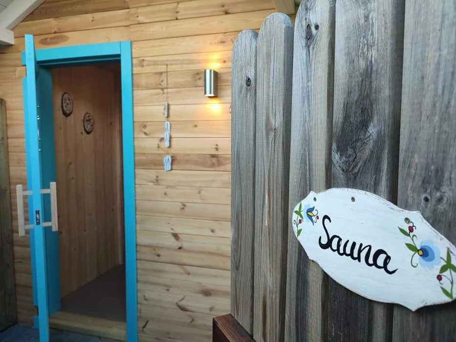 Domek Marta, Domki U Marty w Wielu na Kaszubach, jezioro,Wiele,Kaszuby, jezioro Wielewskie, nocleg na Kaszubach, domki, balia, sauna, jacuzzi – zdjęcie 4