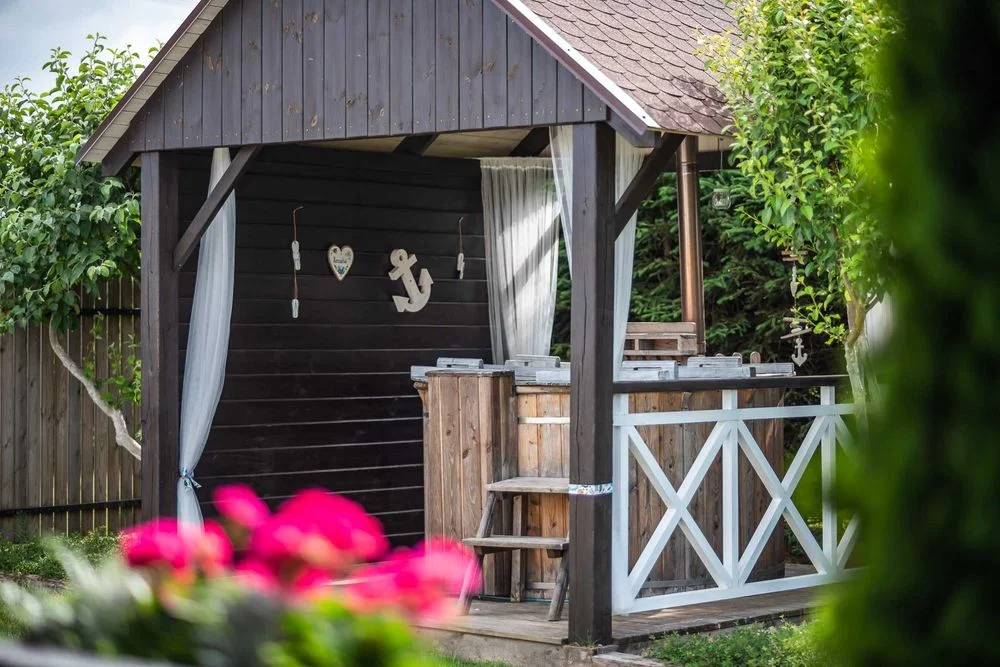 Domek Marta, Domki U Marty w Wielu na Kaszubach, jezioro,Wiele,Kaszuby, jezioro Wielewskie, nocleg na Kaszubach, domki, balia, sauna, jacuzzi – zdjęcie 2
