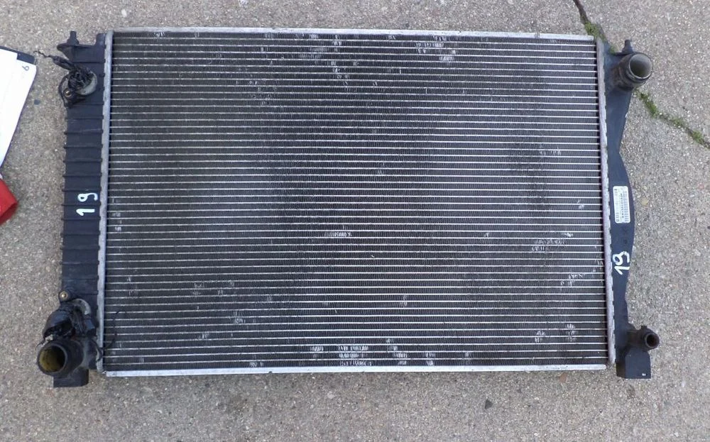 Chłodnica wody AUDI 2.7 TDI 4F0121251AG