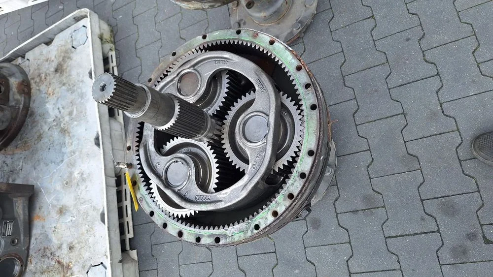 Fendt vario 820 seria 800 i inne zwolnica obudowa tył wałek układ planetarny most – zdjęcie 12