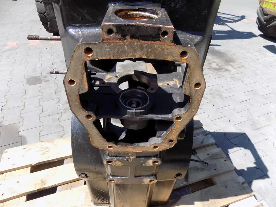 Massey Ferguson 6480 6465 6475 7618 7480 zwolnica tył obudowa mostu skrzyni – zdjęcie 5