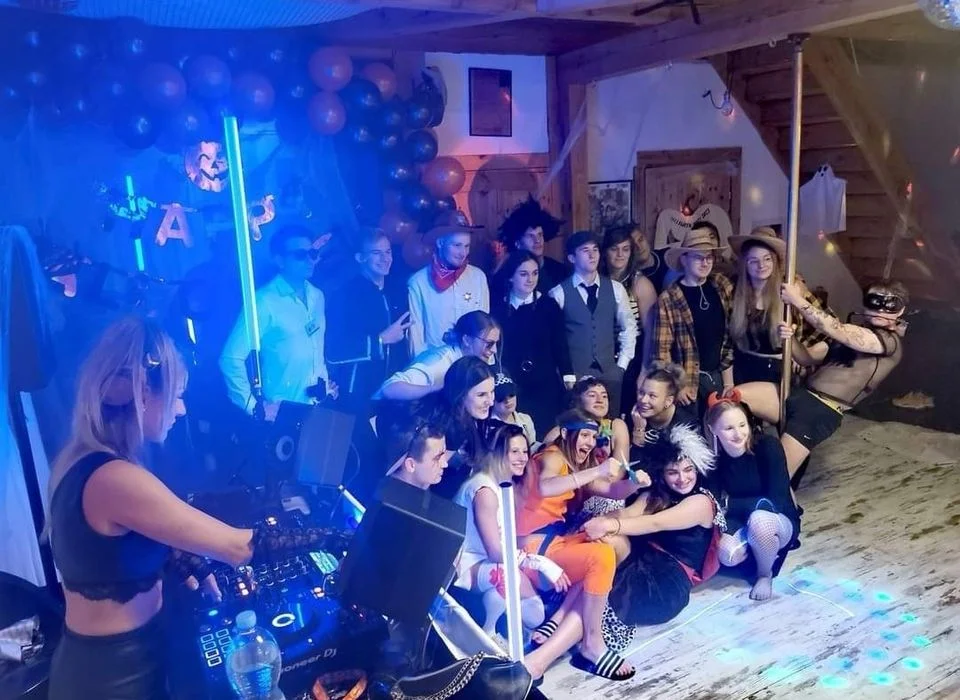 W. Panieńskie domki nad jeziorem jacuzzi sauna 10 osób. Dj muzyka w. kawalerski Wrocław Opole masaże – zdjęcie 3