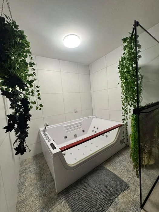 Apartament na doby JACUZZI, RURA DO POLE DANCE , LOZKO Z BALDACHIMEM i jest wyciszone – zdjęcie 8