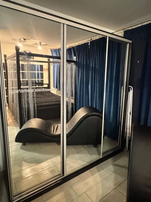 Apartament na doby JACUZZI, RURA DO POLE DANCE , LOZKO Z BALDACHIMEM i jest wyciszone – zdjęcie 4