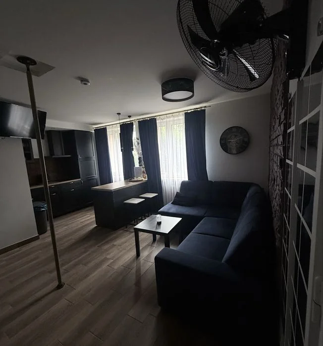 Apartament na doby JACUZZI, RURA DO POLE DANCE , LOZKO Z BALDACHIMEM i jest wyciszone – zdjęcie 3