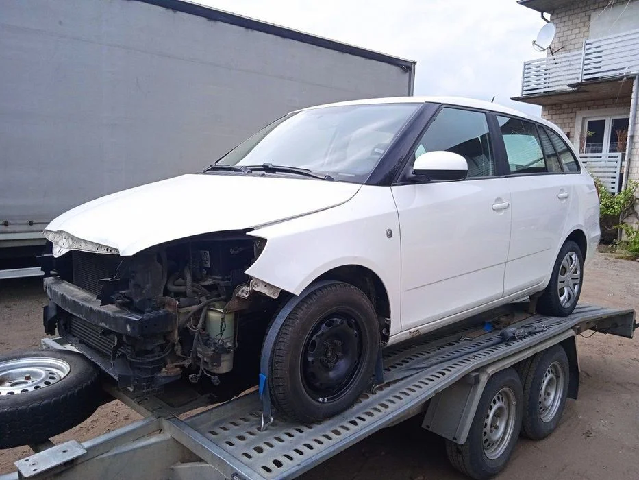 Na części Skoda Fabia II Kombi 1.6 TDI CAYB LF9E silnik skrzynia biegów klapa błotnik drzwi zderzak