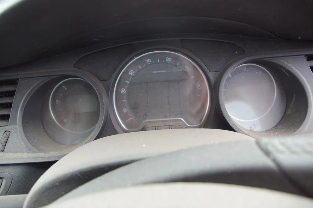 Auto na części - Citroen C5 II X7 1.6 HDI 110 KM 9HZ BE4R KTV 2008R Silnik Skrzynia Drzwi Szyba Błotnik Klapa Lampa Deska Kokpit Sterownik Moduł Kierownica Licznik – zdjęcie 11