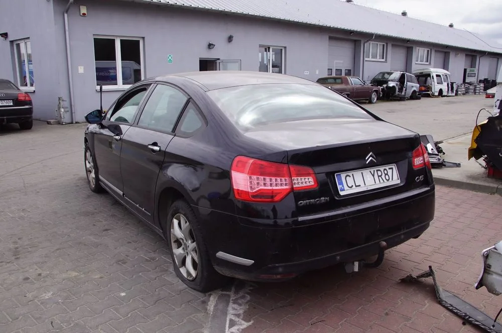 Auto na części - Citroen C5 II X7 1.6 HDI 110 KM 9HZ BE4R KTV 2008R Silnik Skrzynia Drzwi Szyba Błotnik Klapa Lampa Deska Kokpit Sterownik Moduł Kierownica Licznik – zdjęcie 6