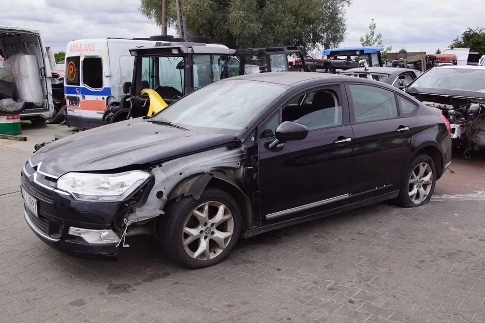 Auto na części - Citroen C5 II X7 1.6 HDI 110 KM 9HZ BE4R KTV 2008R Silnik Skrzynia Drzwi Szyba Błotnik Klapa Lampa Deska Kokpit Sterownik Moduł Kierownica Licznik – zdjęcie 8