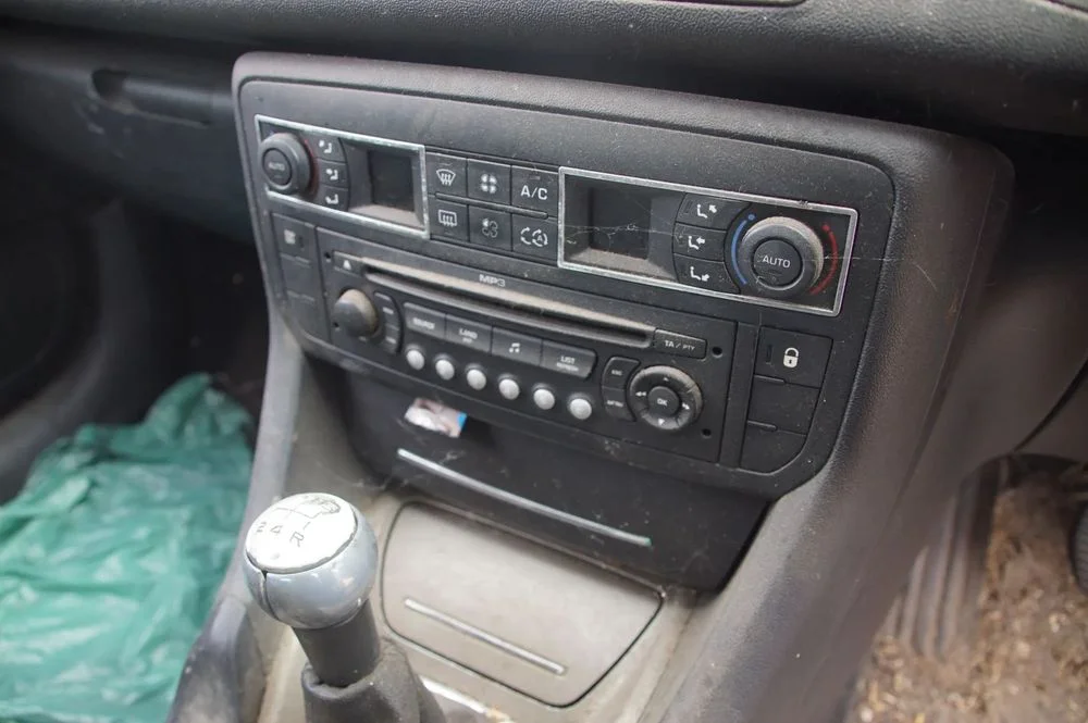 Auto na części - Citroen C5 II X7 1.6 HDI 110 KM 9HZ BE4R KTV 2008R Silnik Skrzynia Drzwi Szyba Błotnik Klapa Lampa Deska Kokpit Sterownik Moduł Kierownica Licznik – zdjęcie 12