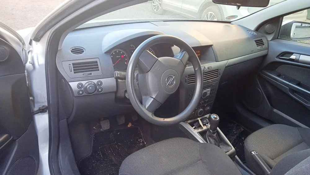 Na części Opel Astra III H GTC 1.6 B 3-Drzwi Z157 Z16XEP F17C394 Silnik Maska Zderzak Drzwi Klapa – zdjęcie 10