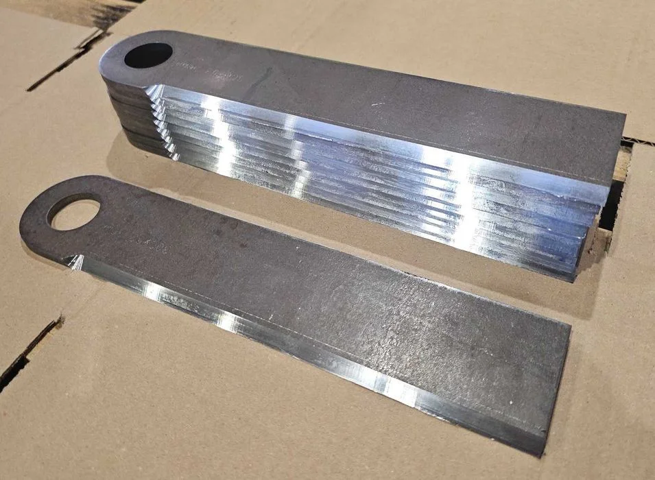 Nóż przystawki 300x62x6 ∅30mm, cały z Hardox 500