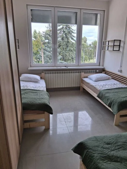 Nowy hotel pracowniczy w Górze Kalwarii – pokoje dla pracowników – All inclusive – zdjęcie 5