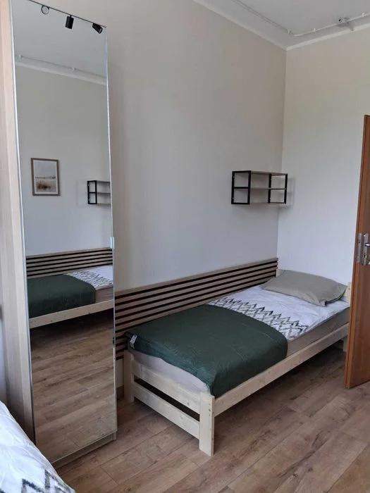 Nowy hotel pracowniczy w Górze Kalwarii – pokoje dla pracowników – All inclusive – zdjęcie 2