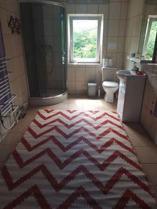 Domek wśród zieleni z S A U N Ą, Gor ą c ą b a l i ą, KOMINKIEM – zdjęcie 3
