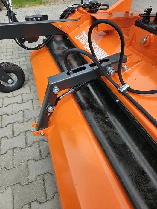 Zamiatarka komunalna TOP MT od 160cm do 240cm ! Niezawodna maszyna do utrzymywania czystości – zdjęcie 8