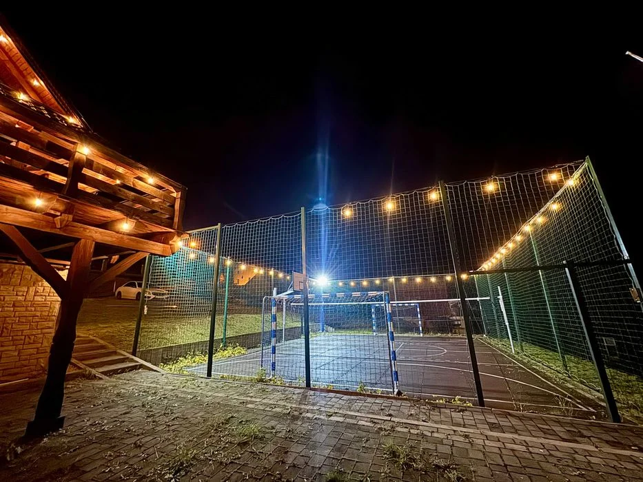 Nowoczesny Domek w Górskim Otoczeniu – Weekend marzeń-120 zł osoba, domki nad jeziorem na imprezy panieńskie i kawalerskie z jacuzzi i balią – zdjęcie 3