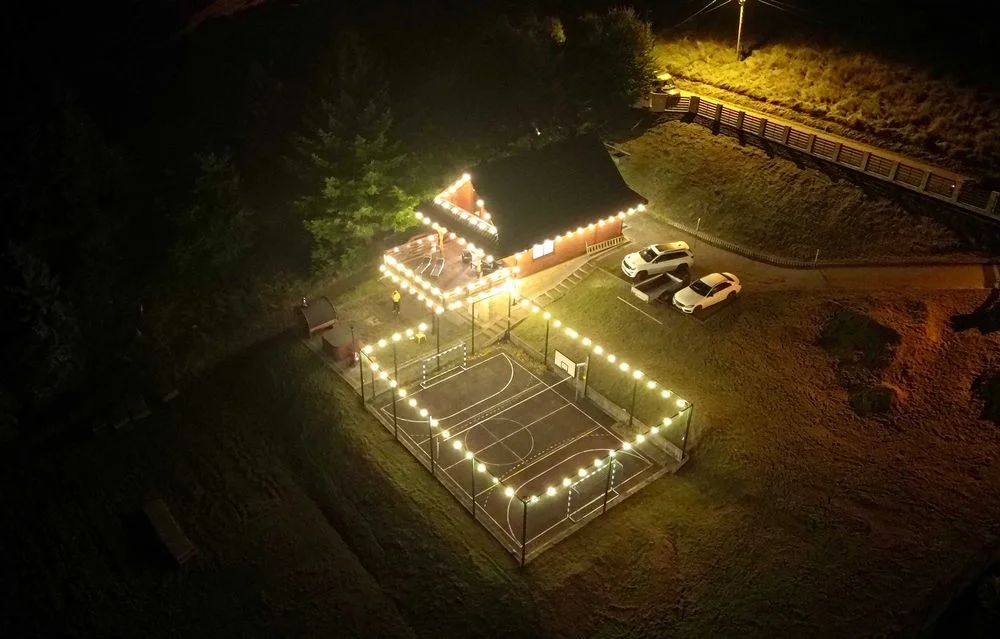 Nowoczesny Domek w Górskim Otoczeniu – Weekend marzeń-120 zł osoba, domki nad jeziorem na imprezy panieńskie i kawalerskie z jacuzzi i balią – zdjęcie 2