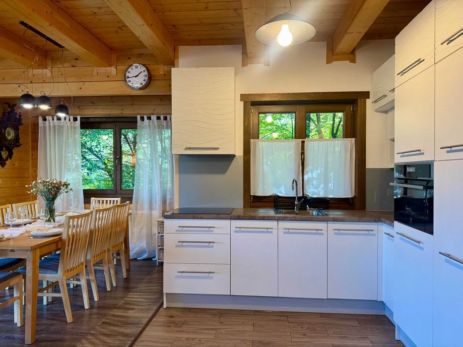 Nowoczesny Domek w Górskim Otoczeniu – Weekend marzeń-120 zł osoba, domki nad jeziorem na imprezy panieńskie i kawalerskie z jacuzzi i balią – zdjęcie 5