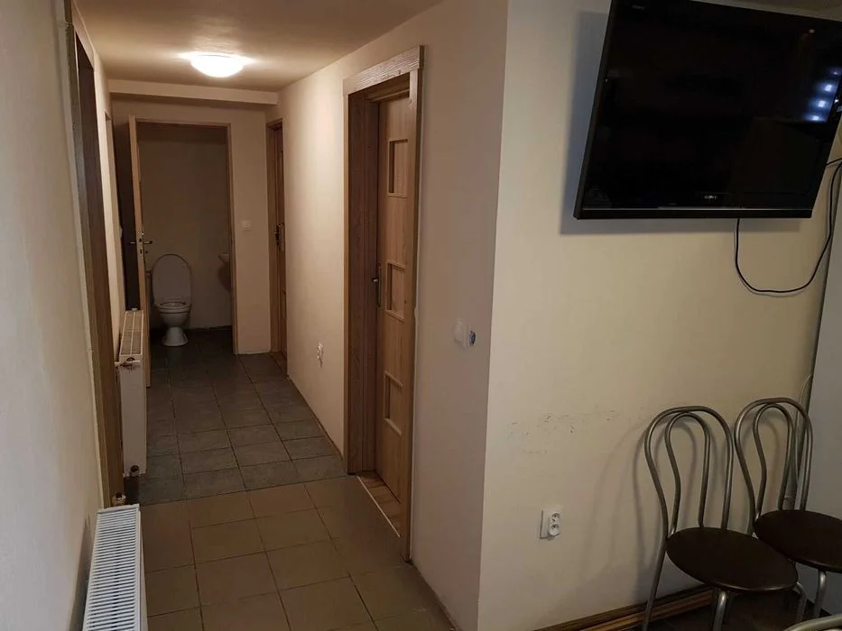 Nowe pokoje dla 10 pracowników w domu wolnostojącym zogrodem w Lesznie – zdjęcie 9
