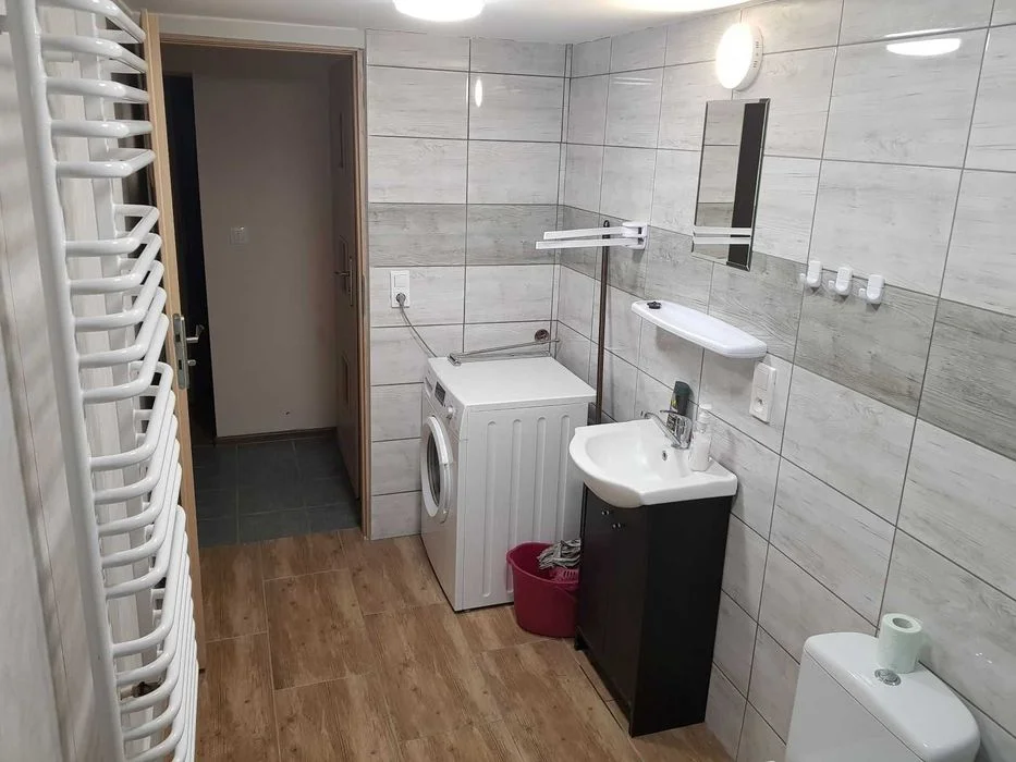Nowe pokoje dla 10 pracowników w domu wolnostojącym zogrodem w Lesznie – zdjęcie 6