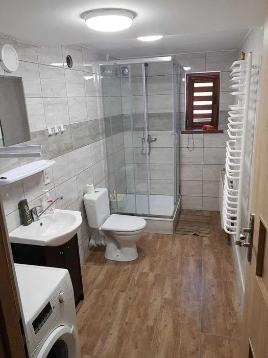 Nowe pokoje dla 10 pracowników w domu wolnostojącym zogrodem w Lesznie – zdjęcie 5