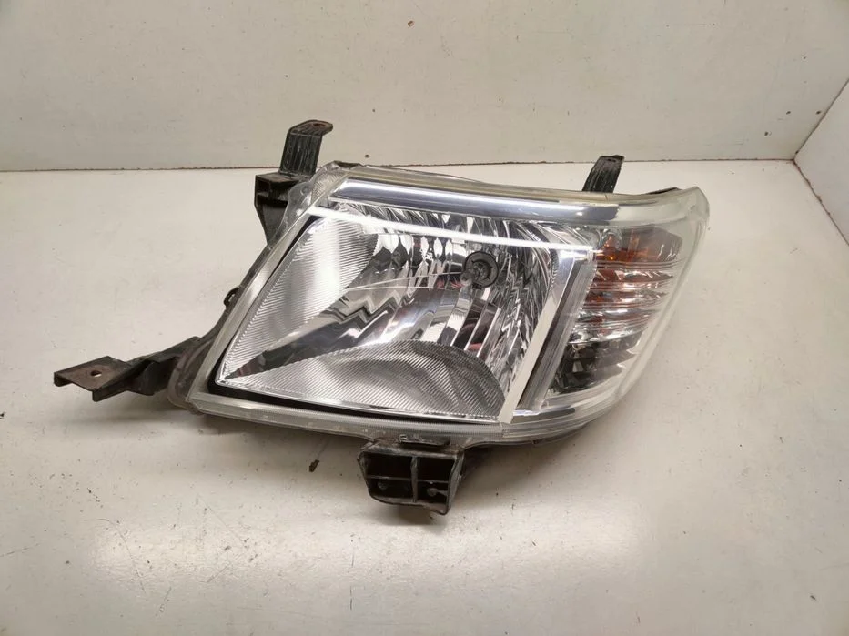 toyota hillux vii lampa zw lewy przód