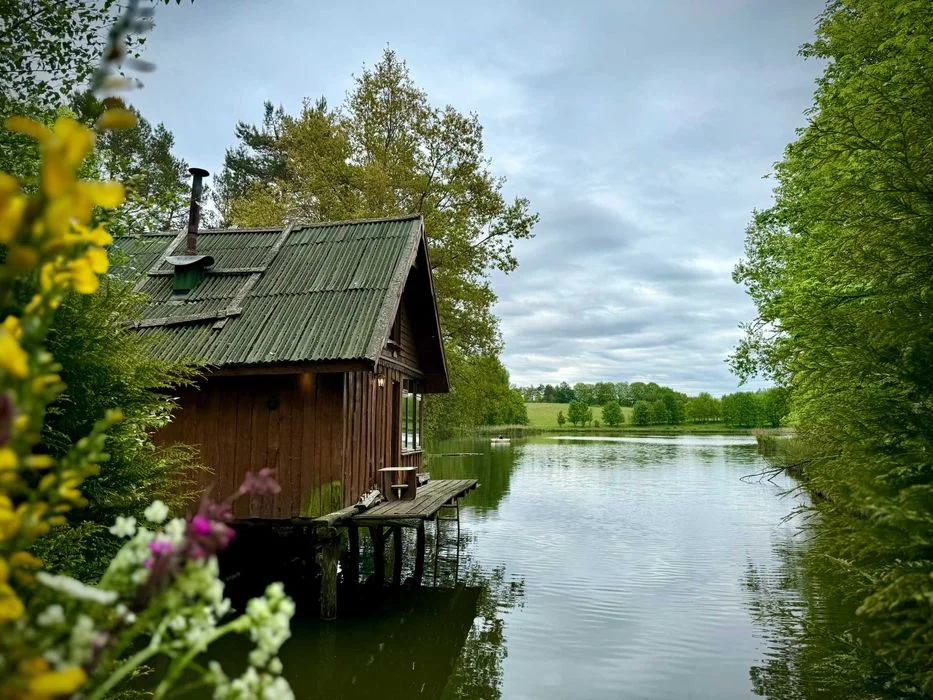 domek nad jeziorem w lesie, cisza, urlop. sauna, łowisko, grzyby, – zdjęcie 3