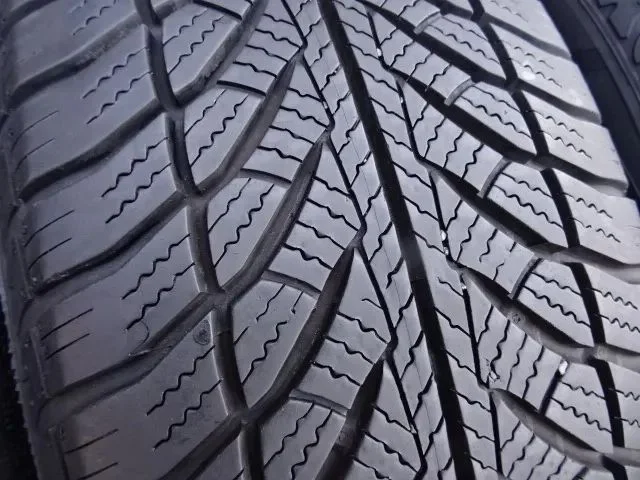 205/60/R16 92H Goodyear Ultra Grip 8 – zdjęcie 3
