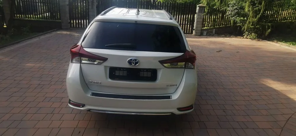 Toyota Auris 1.8 Hybryda – zdjęcie 6