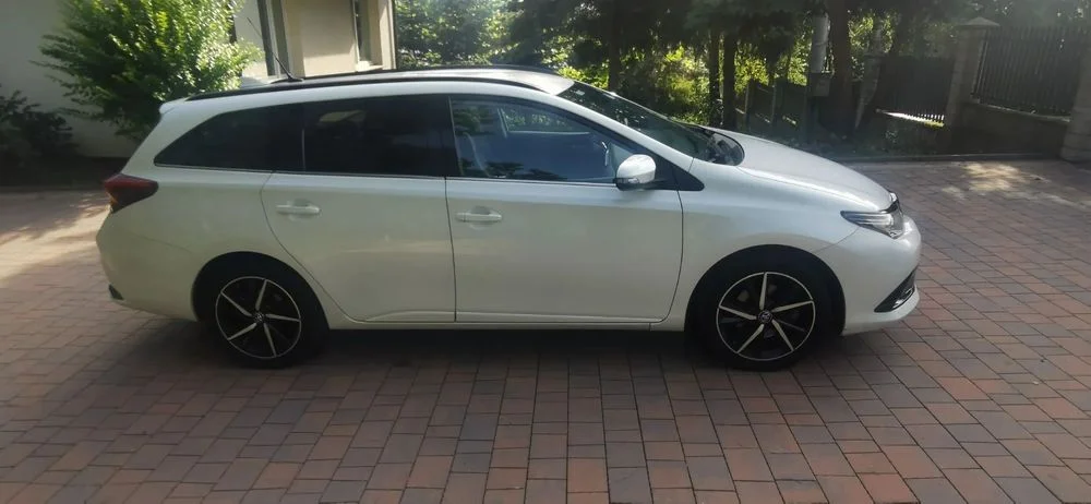 Toyota Auris 1.8 Hybryda – zdjęcie 5