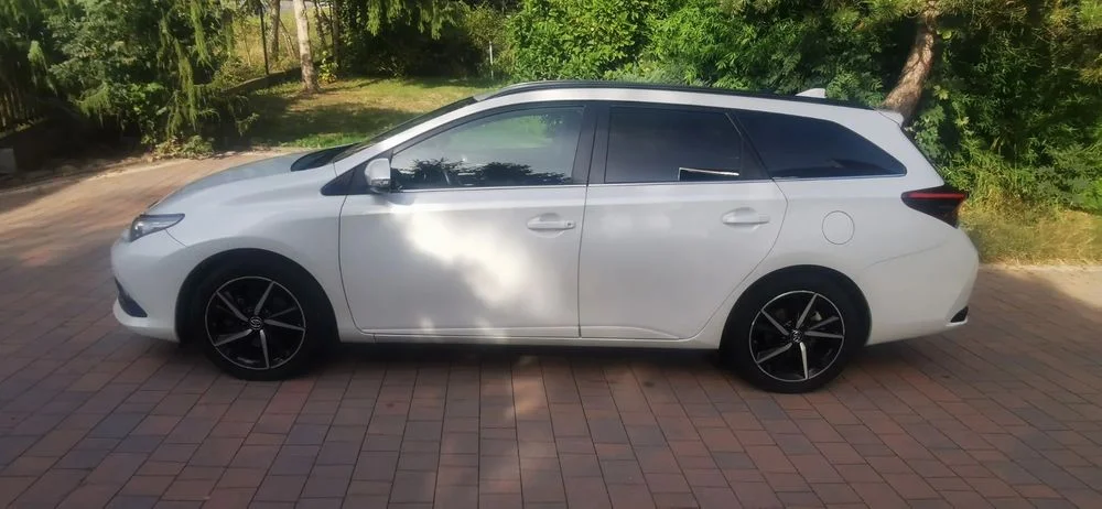 Toyota Auris 1.8 Hybryda – zdjęcie 4