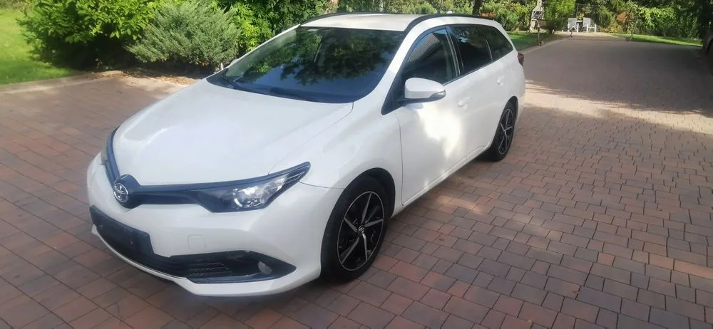 Toyota Auris 1.8 Hybryda – zdjęcie 3